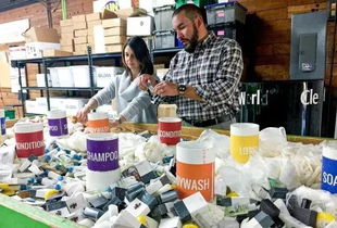 辞去高薪，专注回收二手肥皂 拯救千万孩童免于死亡